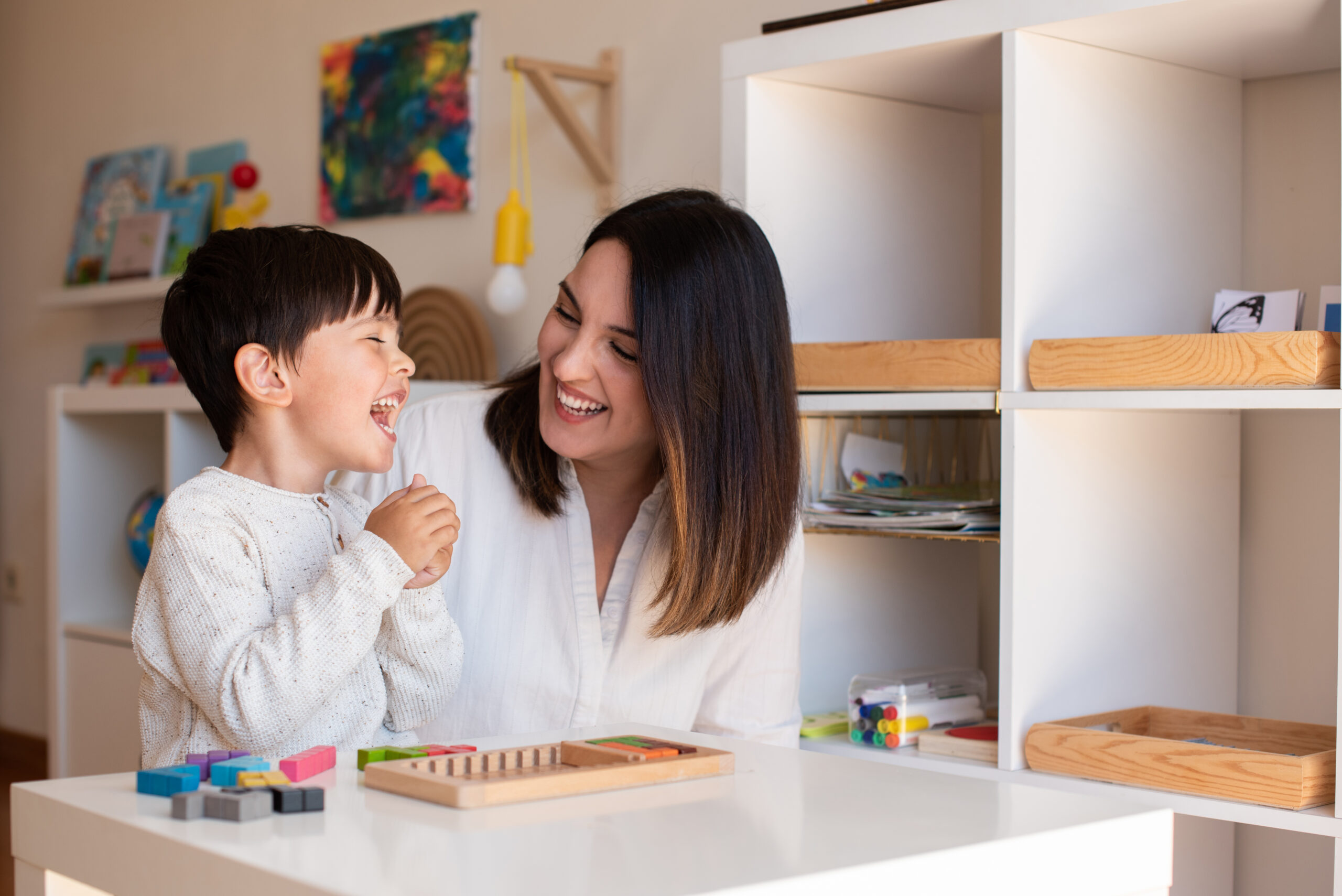 Kid playing with a tetris wood puzzle and mother or teacher help img-7